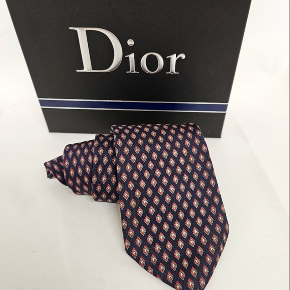 Christian Dior Silk Neckyie in Navy and Red Interlocking Diamond Pattern - Picture 4 of 8